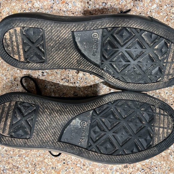 Black Converse, Size 8 - Picture 4 of 5